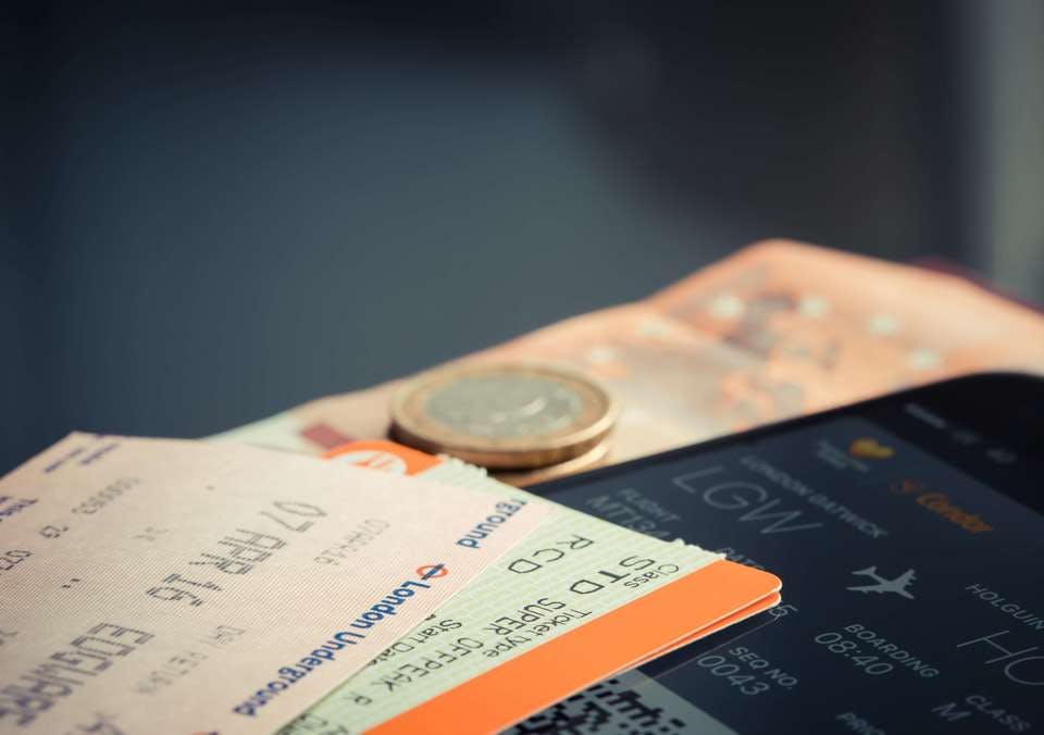 航空券とユーロコイン
