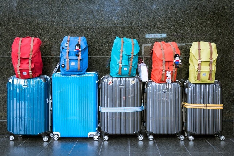 スーツケースとサブバッグ