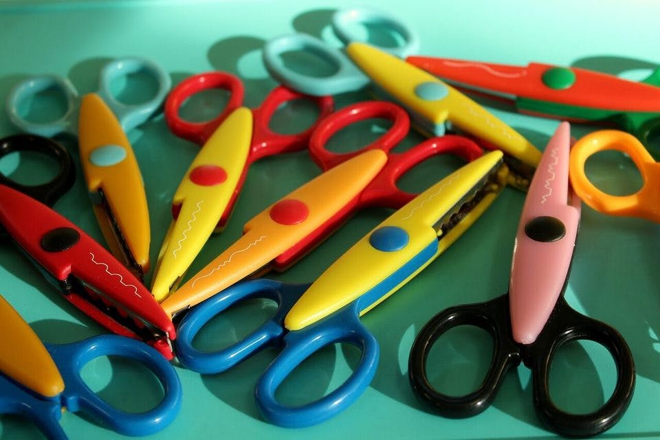 Large a pair of scissors 3993076 1280