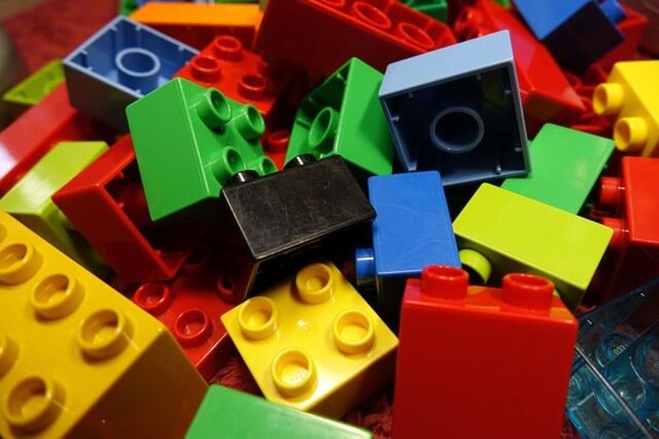 色々なカラーのブロック