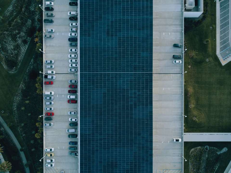 上空から見た駐車場