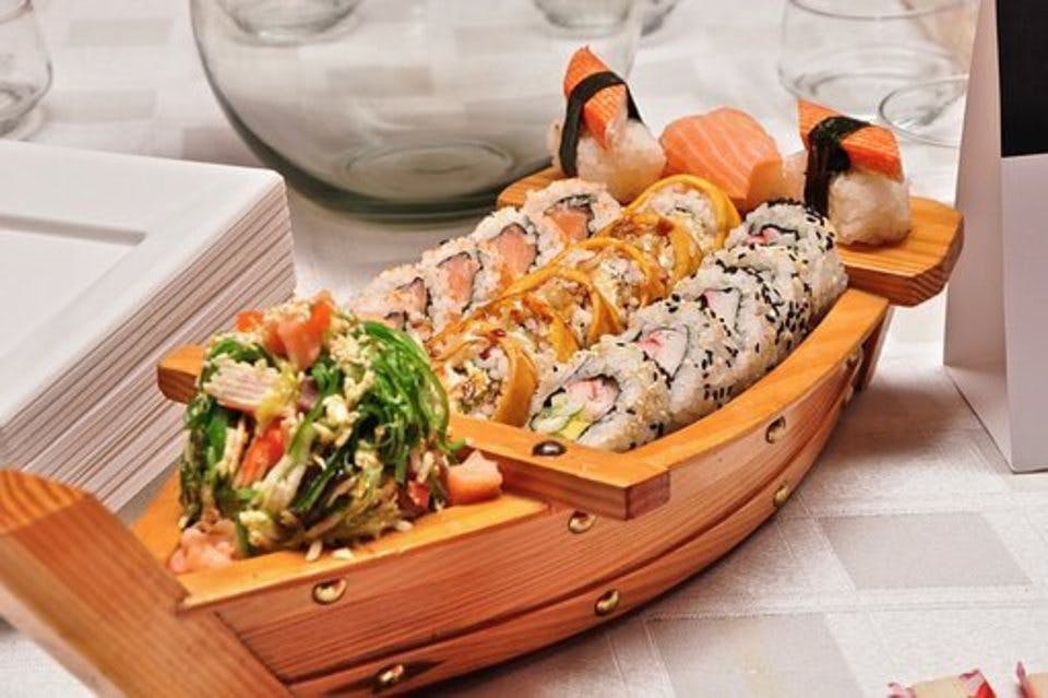 寿司屋特性の舟盛り寿司