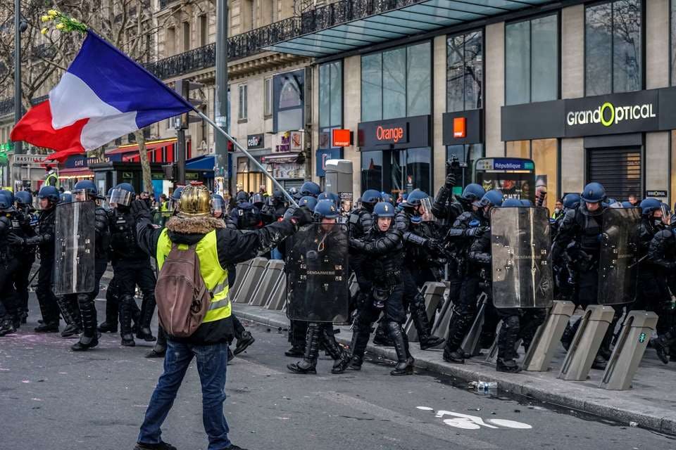 パリのデモ事件