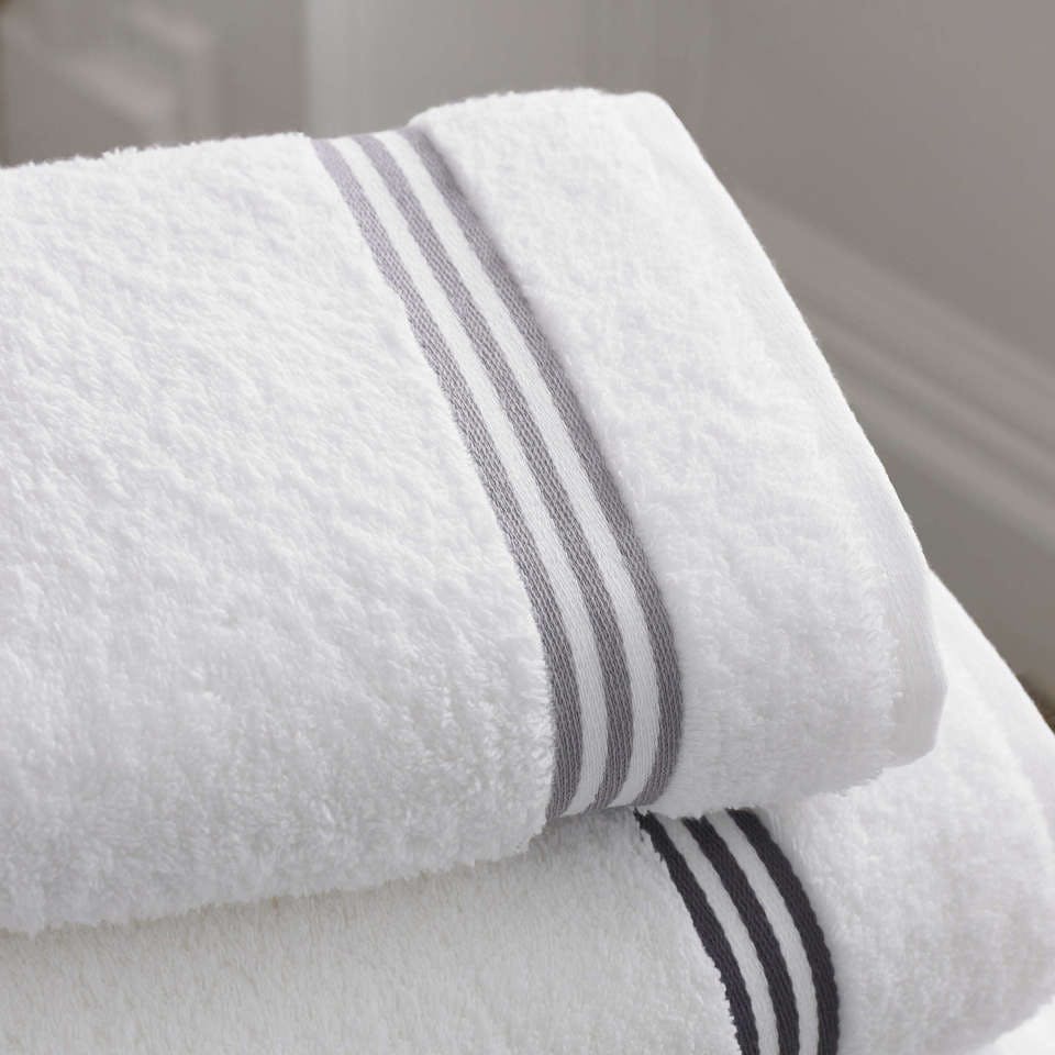 Large bathroom towels 12679 1 
