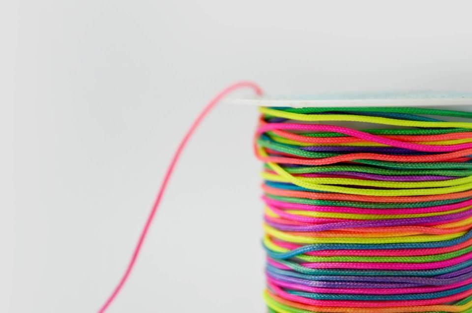 たくさんの色を使った組紐の編み方