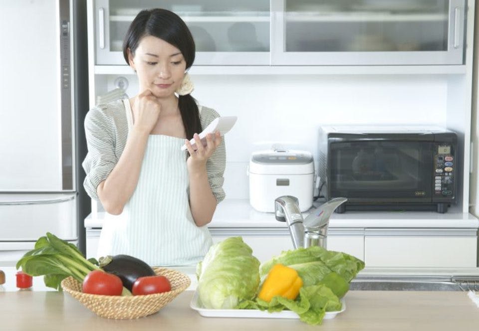 4人家族の料理作り