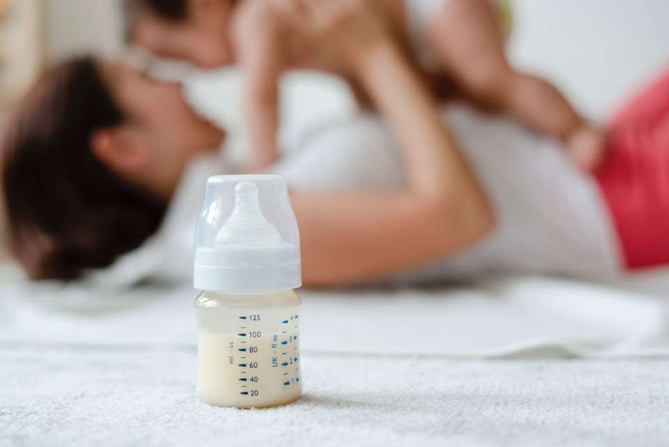 ミルクと新生児とママ