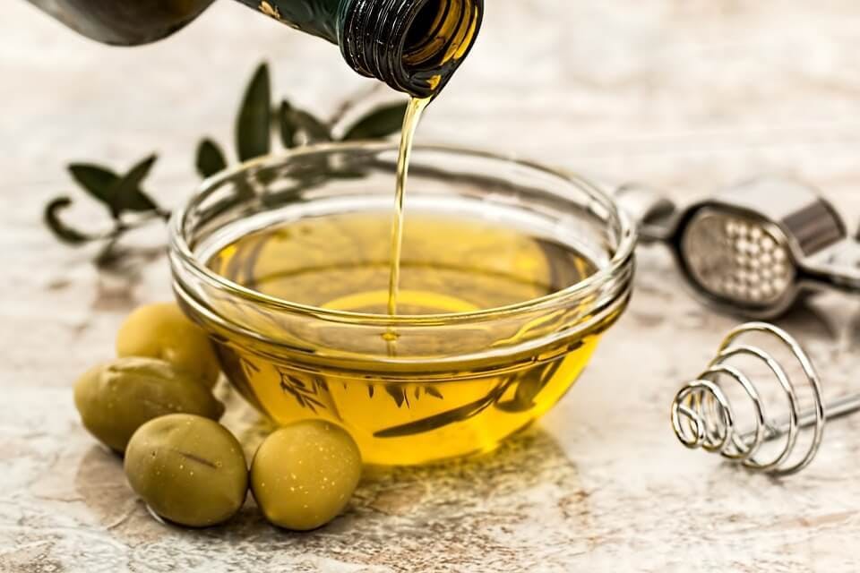 Large olive oil 968657 960 720  1 