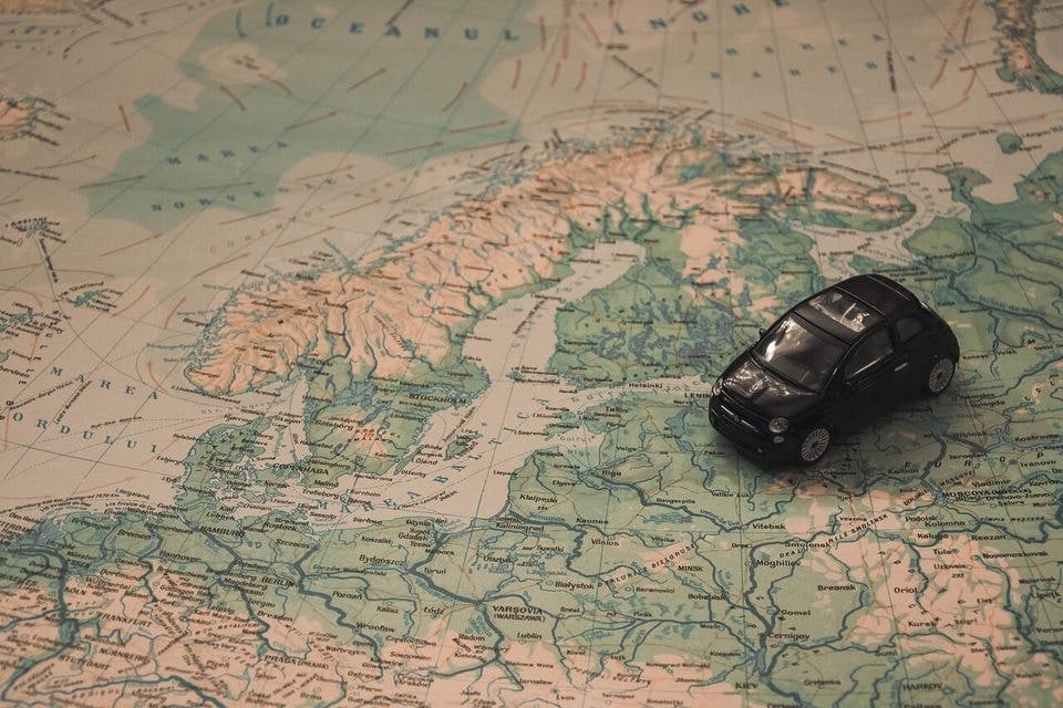 地図と車