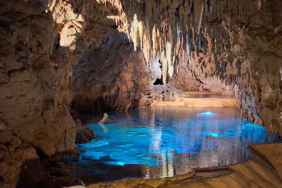 沖縄の玉泉洞