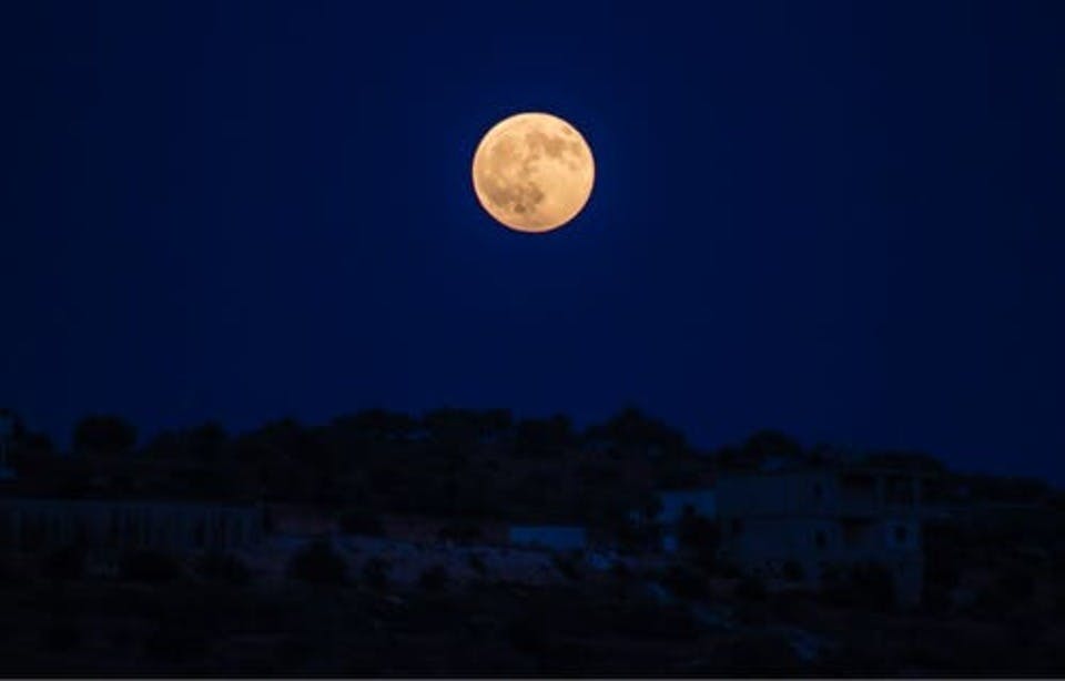 月が綺麗ですねの返し方を考える時のロマンティックな月