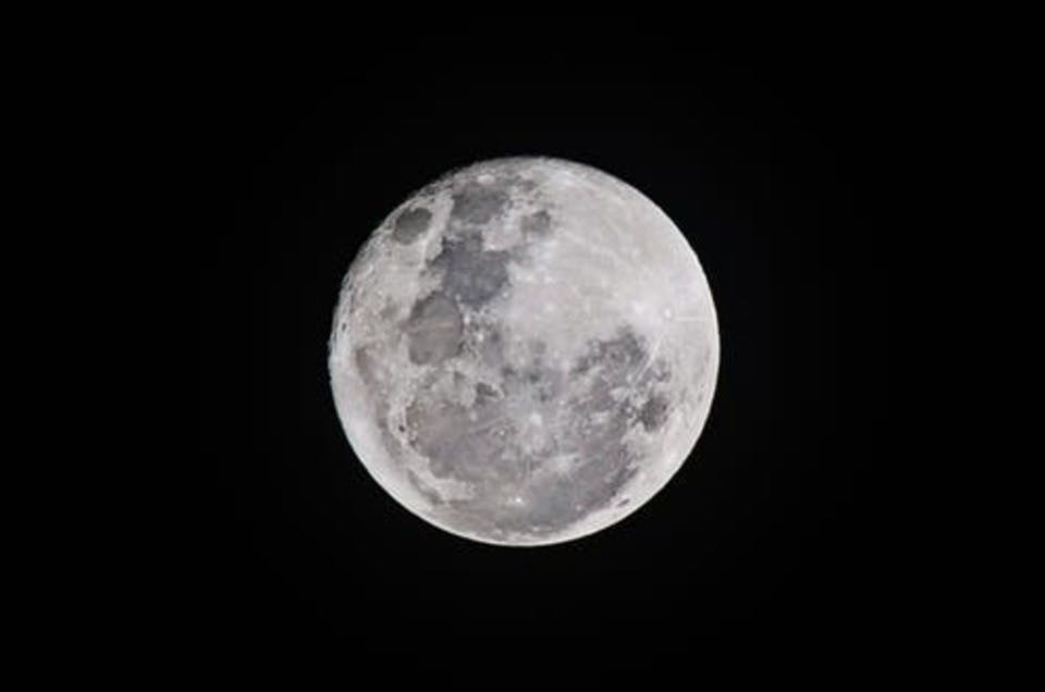 月が綺麗ですねの返しを考える時の月