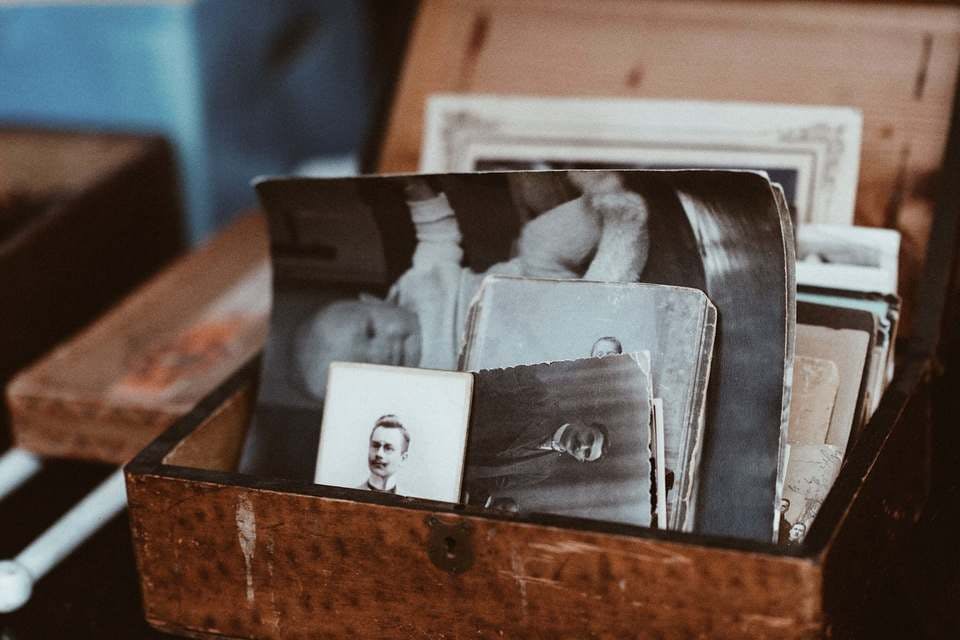 スリーコインズのおすすめ収納グッズの写真の入った箱