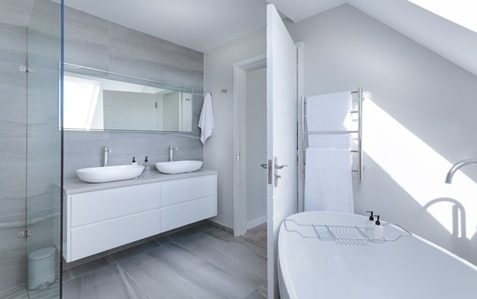 Large modern minimalist bathroom 3115450 640