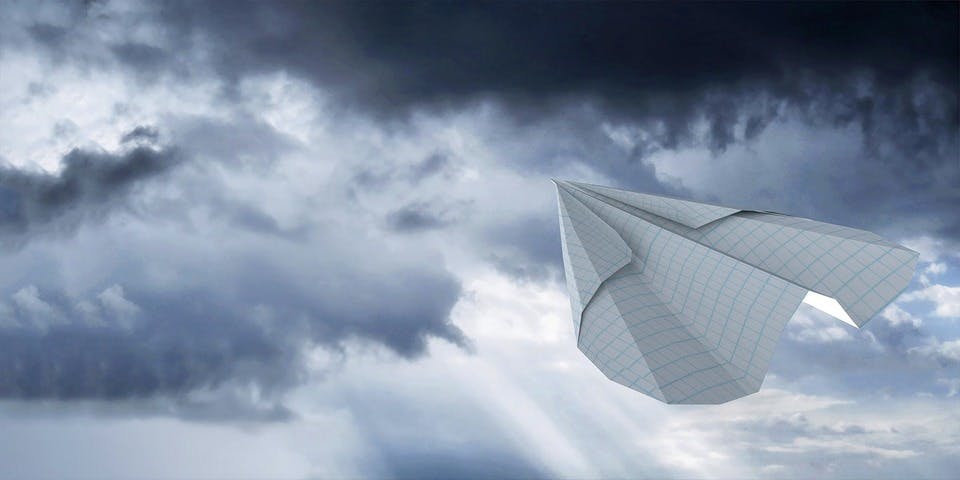折り紙で紙飛行機の作り方紹介