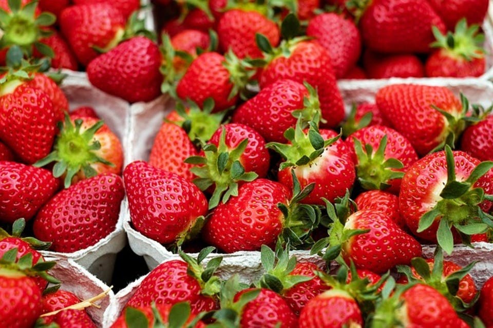 Large strawberries 1396330 640