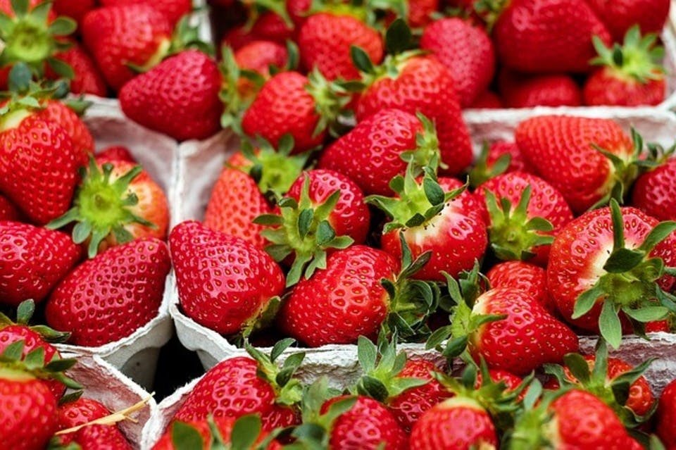Large strawberries 1396330 640  1 
