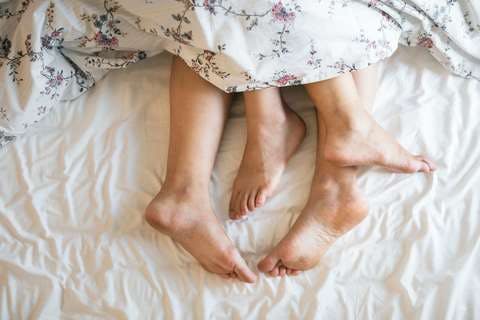 Medium adults barefoot bed 1246960