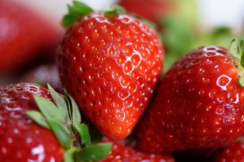 Large strawberries 4330211 640  1 