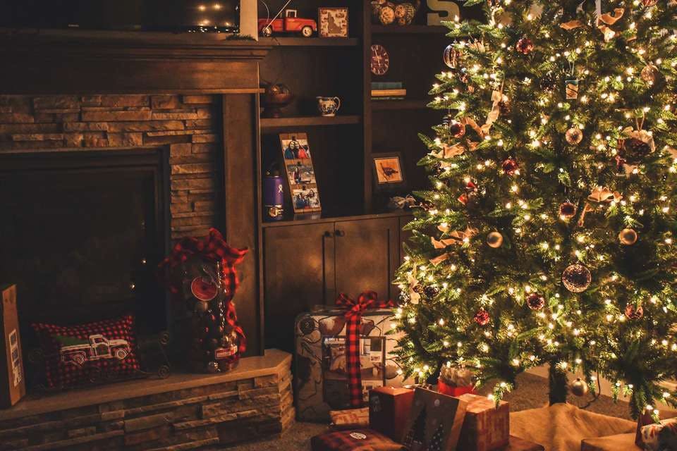 光輝くクリスマスツリー