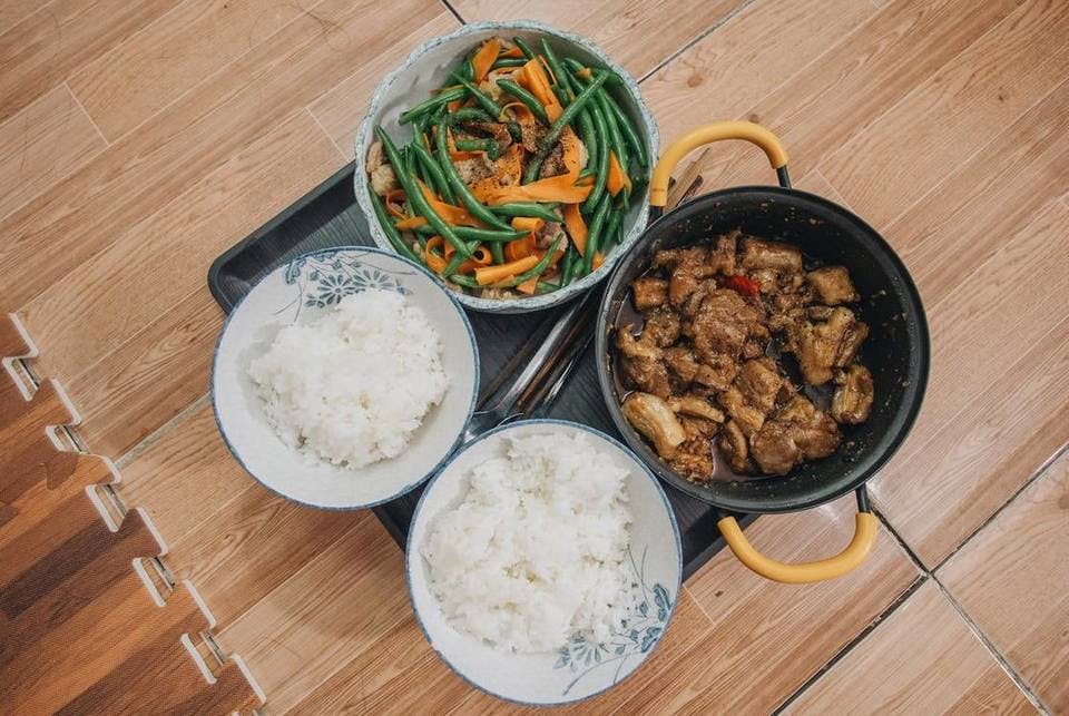 蒸気レス炊飯器で炊いたご飯とおかず