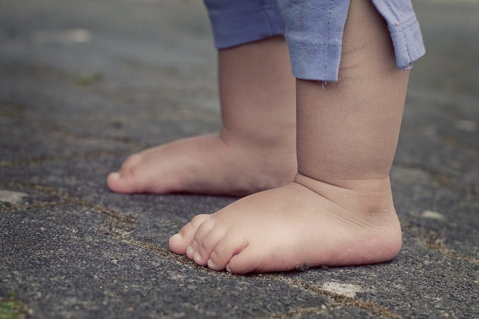 1歳10ヶ月の子の足