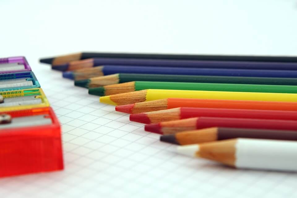 ダイソーのマーカーとセットで使う色鉛筆