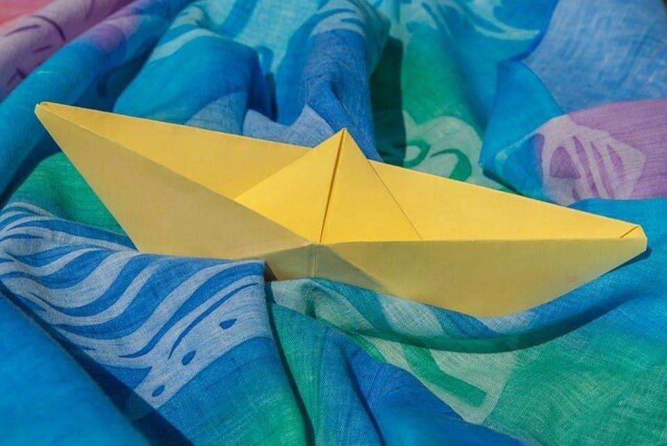 折り紙で作った船