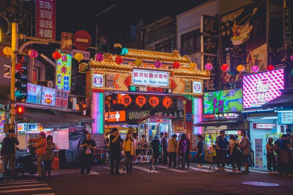 台湾人もよく行く夜市