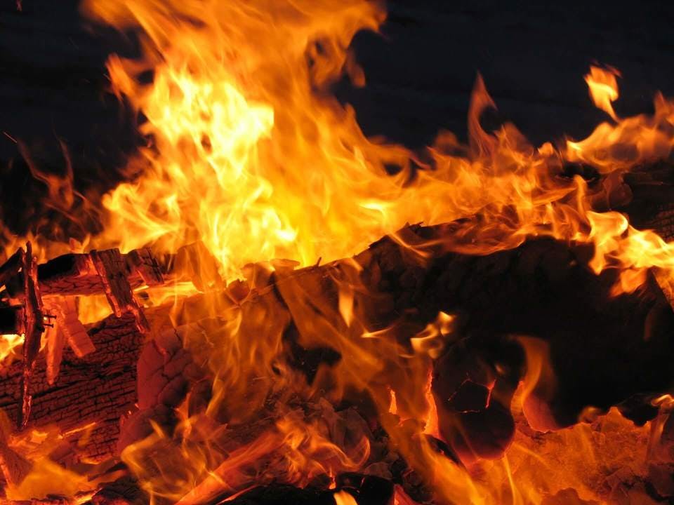 炎が決め手の土鍋ということでこの画像の名前は「炎の力」です