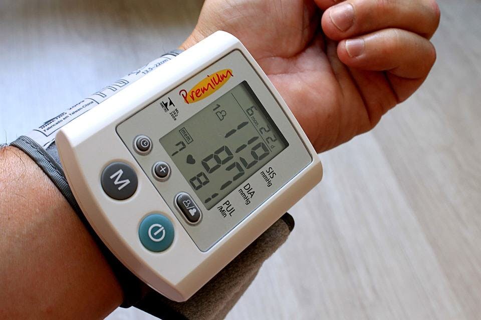 おすすめの手首式血圧計で測定する
