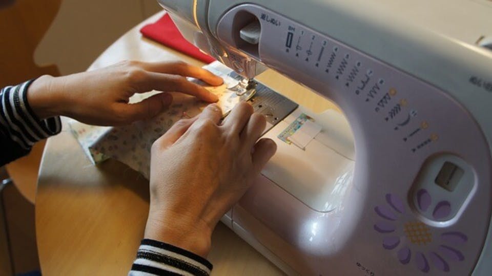 Large sewing machine 606435 640  1 