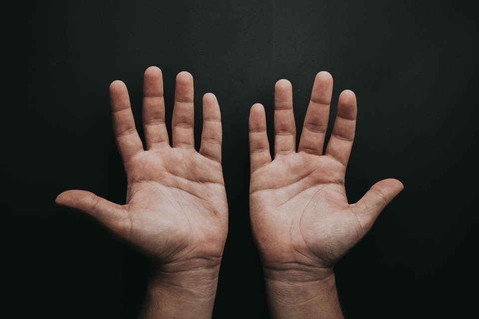 親指・親指の付け根の手相の意味24選！目の形をした仏眼相やバツ印の意味