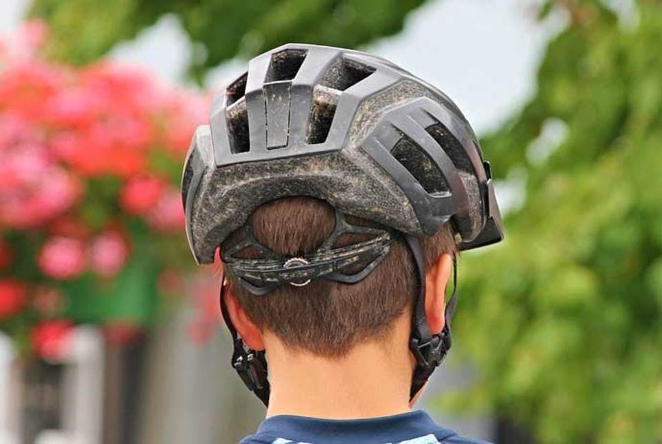 一般的なヘルメットと自転車用ヘルメットの違い画像