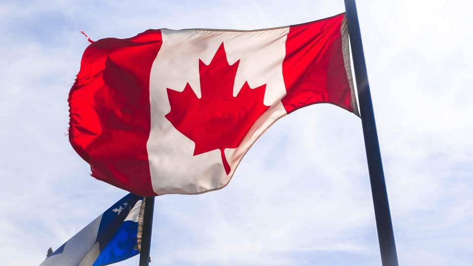 カナダのブランドの店の前の旗