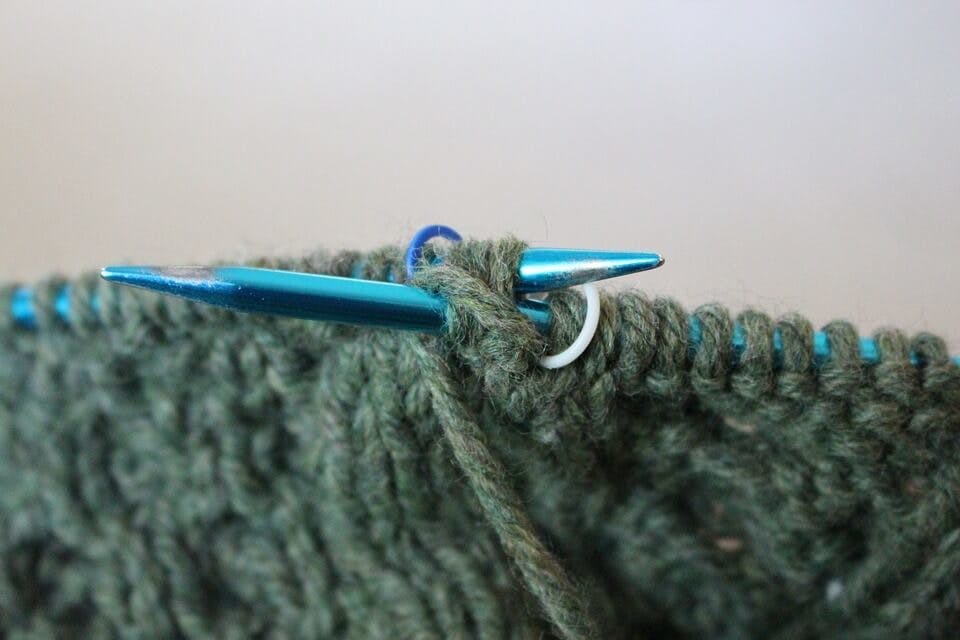 セーターの編み目の種類の一種ケーブル編みに挑戦