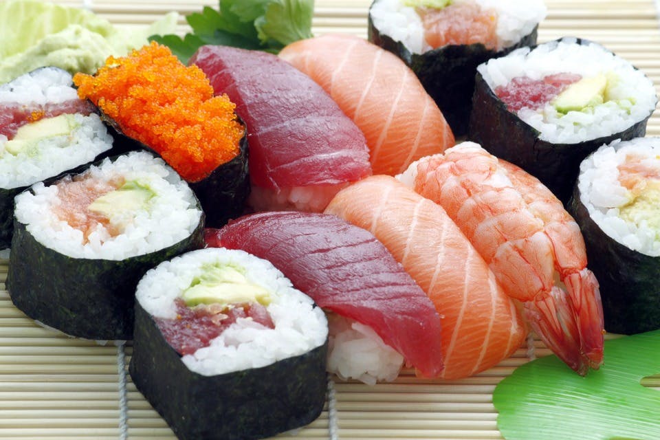 コストコで人気のお寿司12選！ちらし寿司や巻き寿司など種類別に紹介