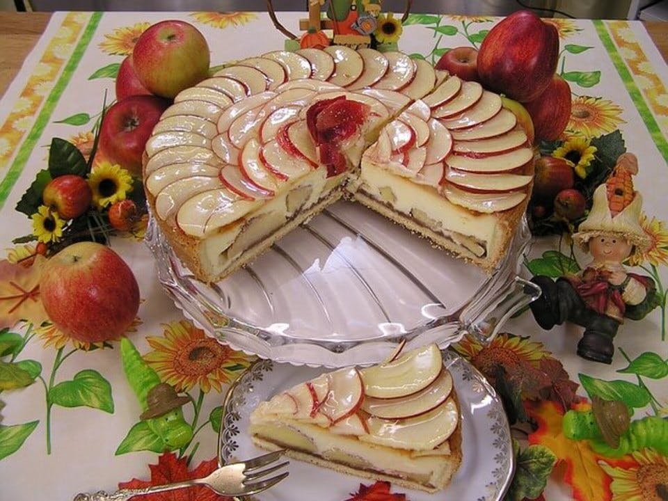 リンゴが敷き詰められたコストコのアップルパイ