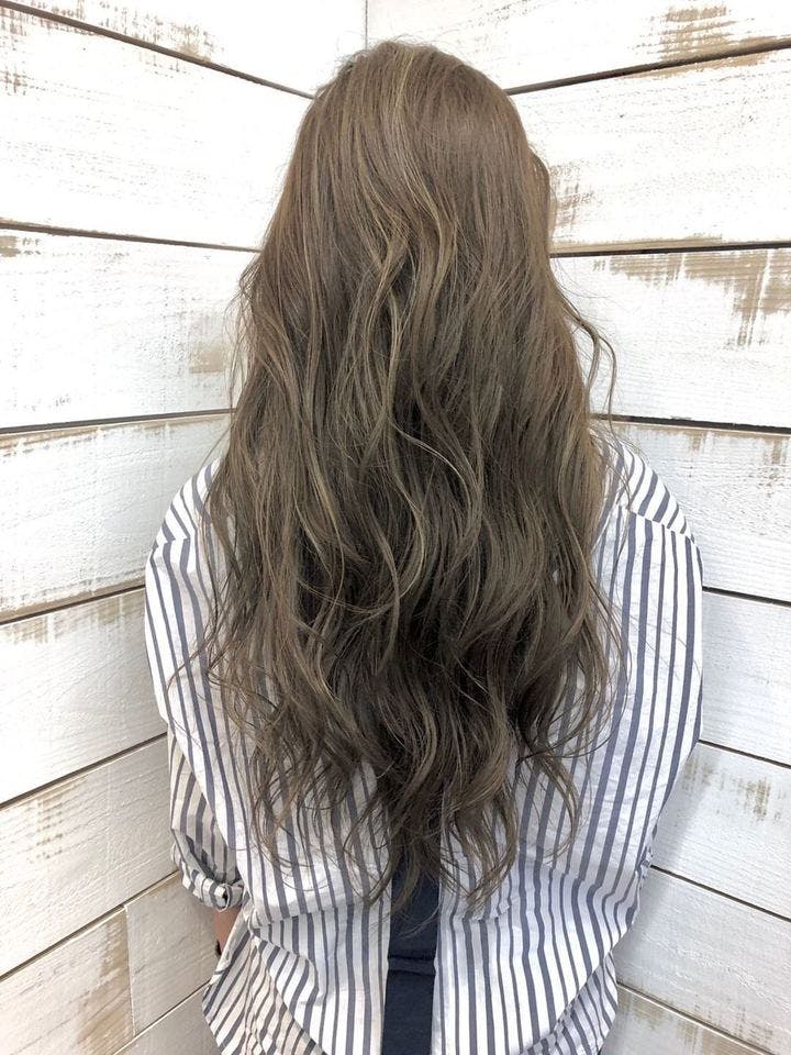 オリーブアッシュの髪の毛