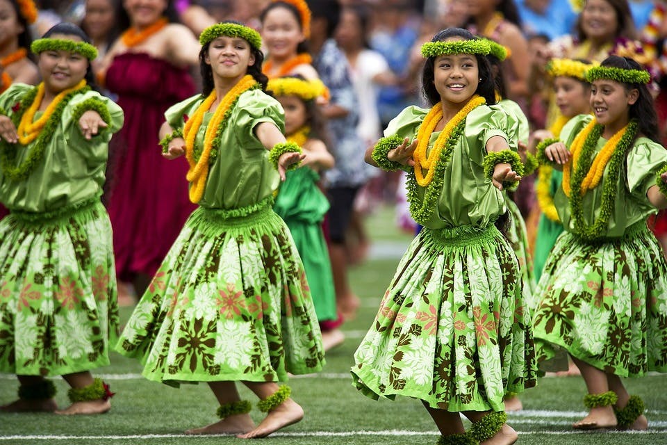 Large hawaiian hula dancers 377653 1280