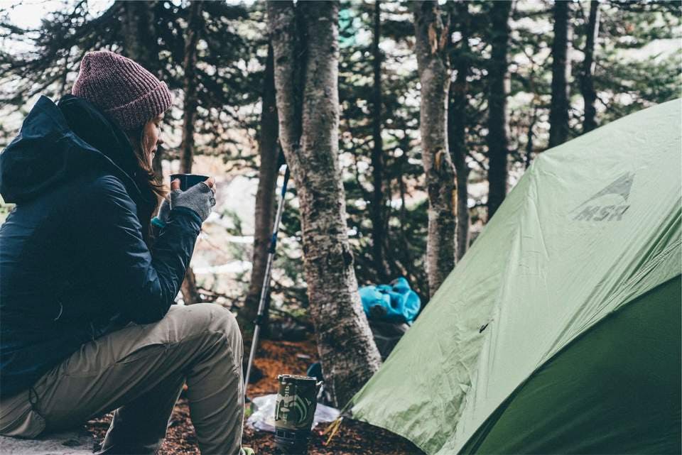 冬のキャンプコーデに合うチノパン