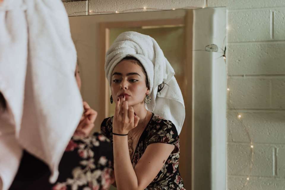 クレイ洗顔の良さを実感する女性