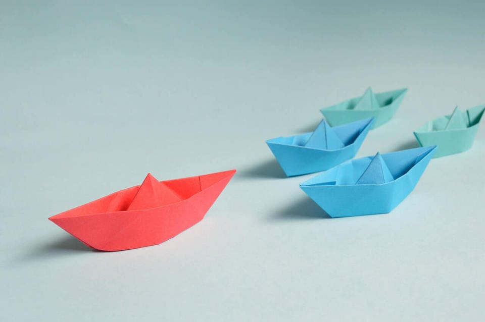 芦ノ湖の海賊船にもこの折り紙の船のように種類がある