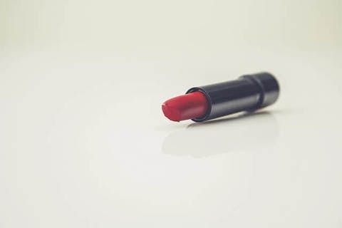 Medium lipstick 605298 640