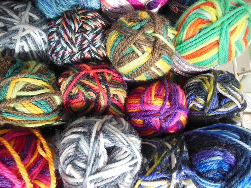 リフ編みにぴったりのマルチカラーの毛糸