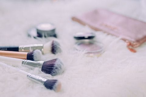 Medium makeup brushes and blush 1000x667