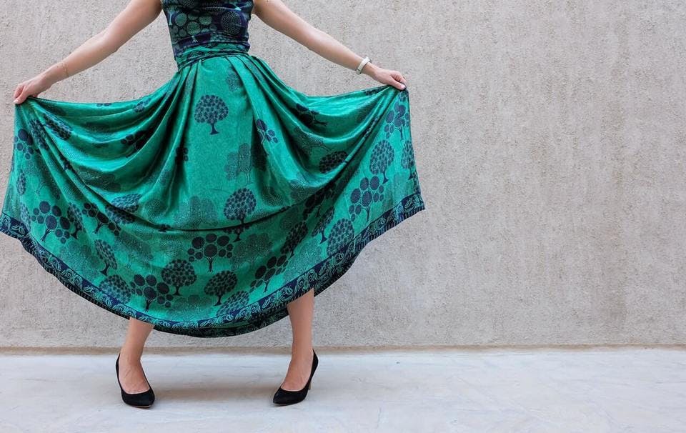 緑のロングフレアスカート