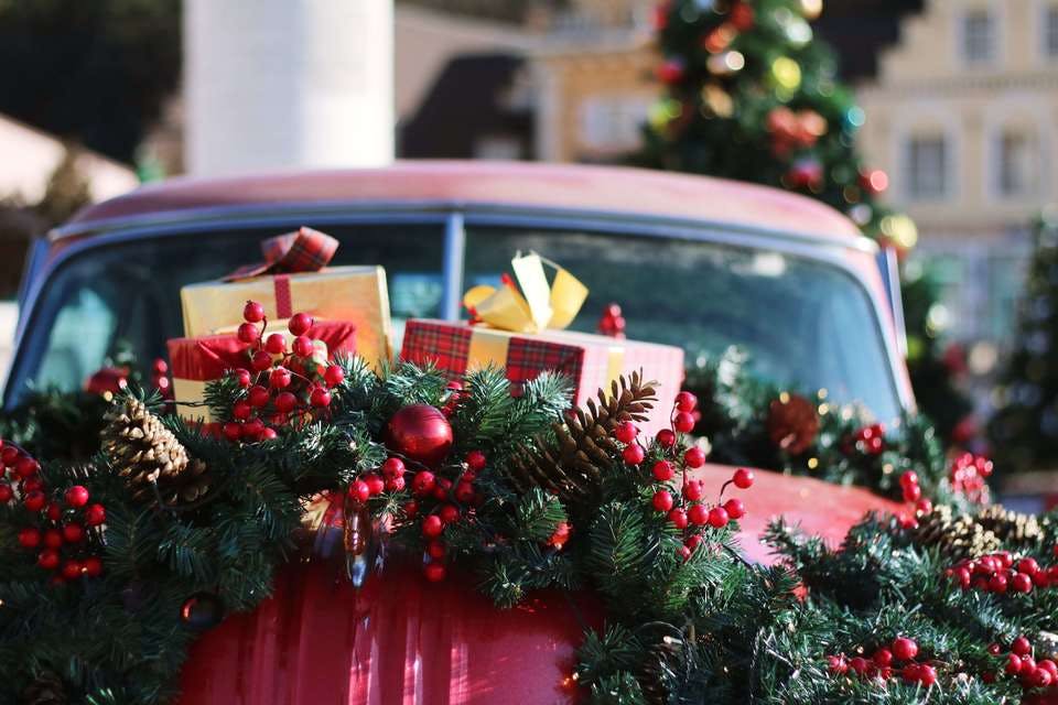 車に飾りつけてクリスマスサプライズ