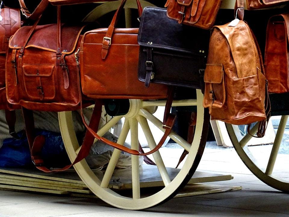 Large bags brown carriage 575435