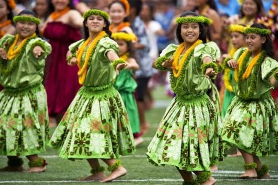 Large hawaiian hula dancers aloha stadium dod photo by usaf tech 54093